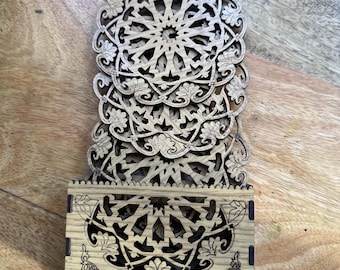 Handgefertigtes marokkanisches Untersetzer-Set aus Holz mit Halter - Dekorative Getränkeuntersetzer