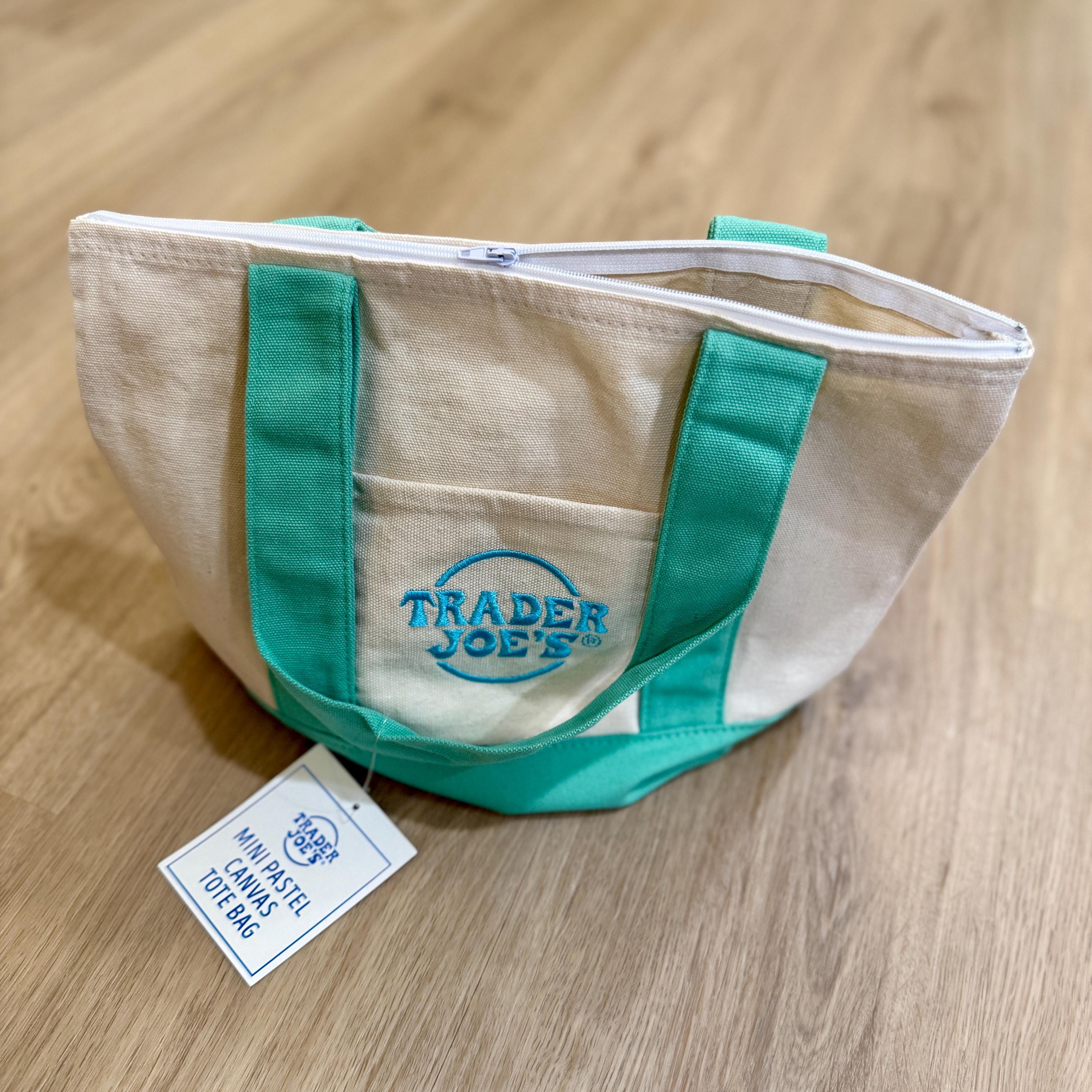ジッパー加工のトレーダージョーズ ミニキャンバスバッグ ― 限定カラー