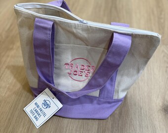ジッパー加工のトレーダージョーズ ミニキャンバスバッグ ― 限定カラー