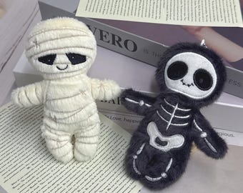 Custom Text Gothic Plushie Keyring, Handmade Mummy & Skeleton Plush Keychain, Halloween Spooky Cute Accessory