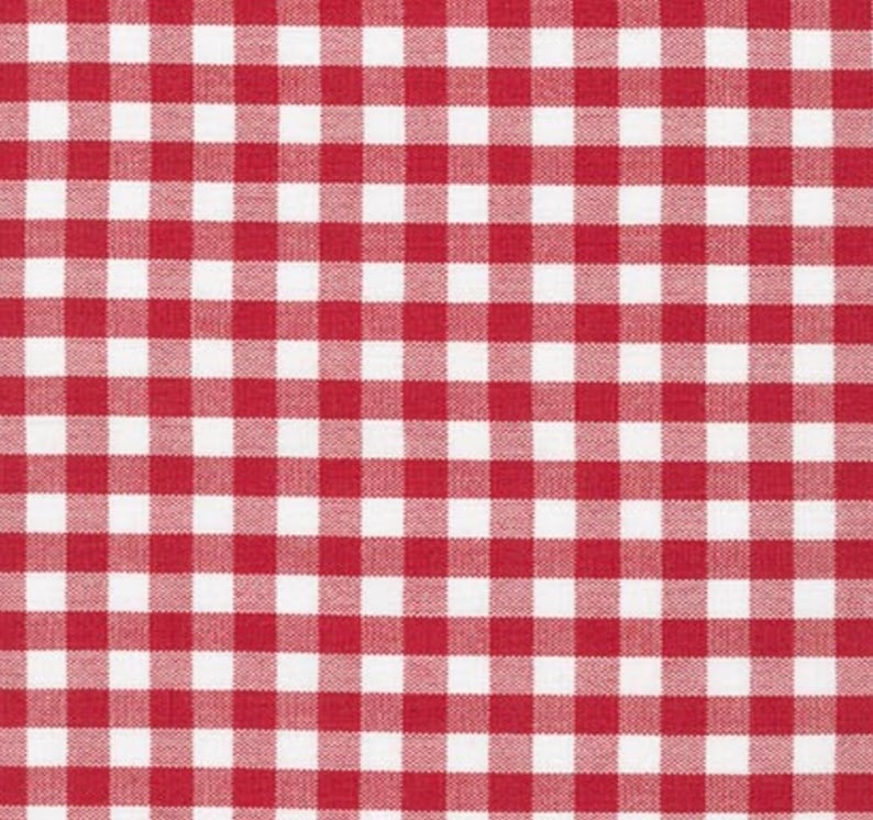 Op de afbeelding: Een naadloos patroon van rood en wit geruit stof. Het patroon bestaat uit gelijkmatig verdeelde vierkanten, waardoor een klassiek geruit ontwerp ontstaat. De stof lijkt geweven te zijn, met een licht getextureerd oppervlak.