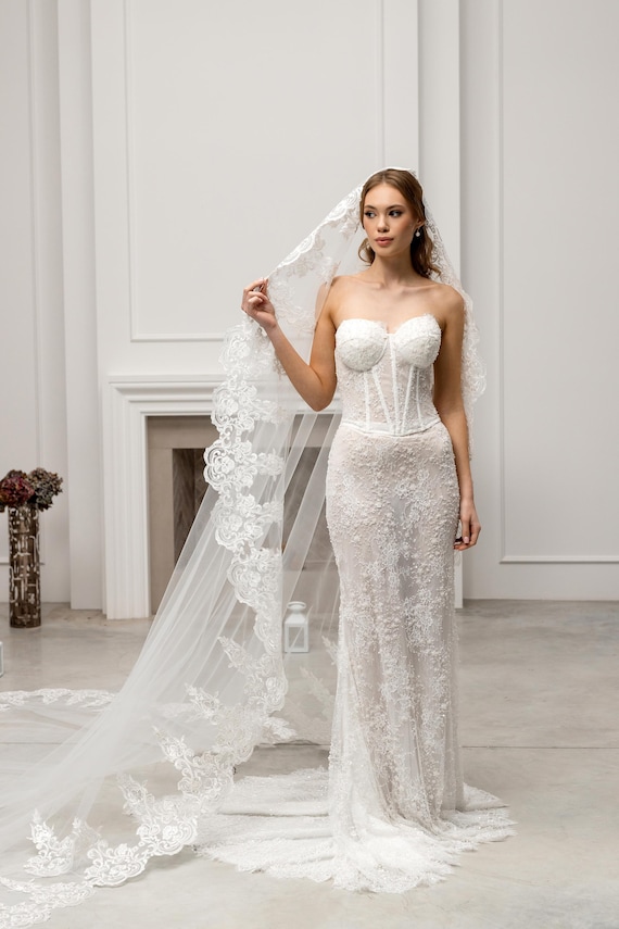 Extra Long French Lace Bridal Veil, Chantilly Cathedral  display picture 1