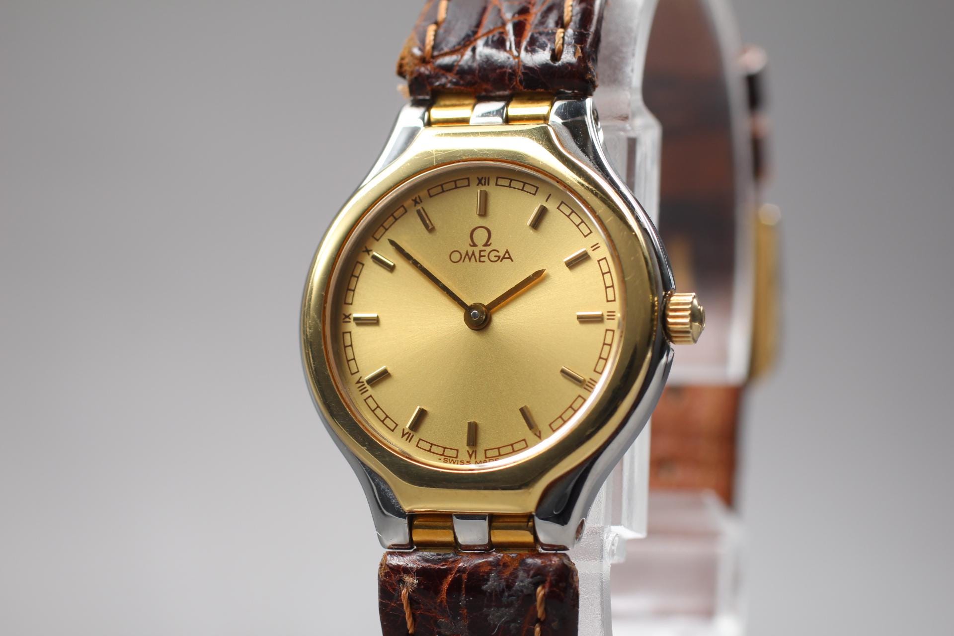 Vintage Omega De Ville Womens‎ Cal.625 Gold Tank Hand Buckle Leather Strap Watch Omega [N MINT /w Box] Vintage OMEGA De Ville Cal.625 Gold  main image 2