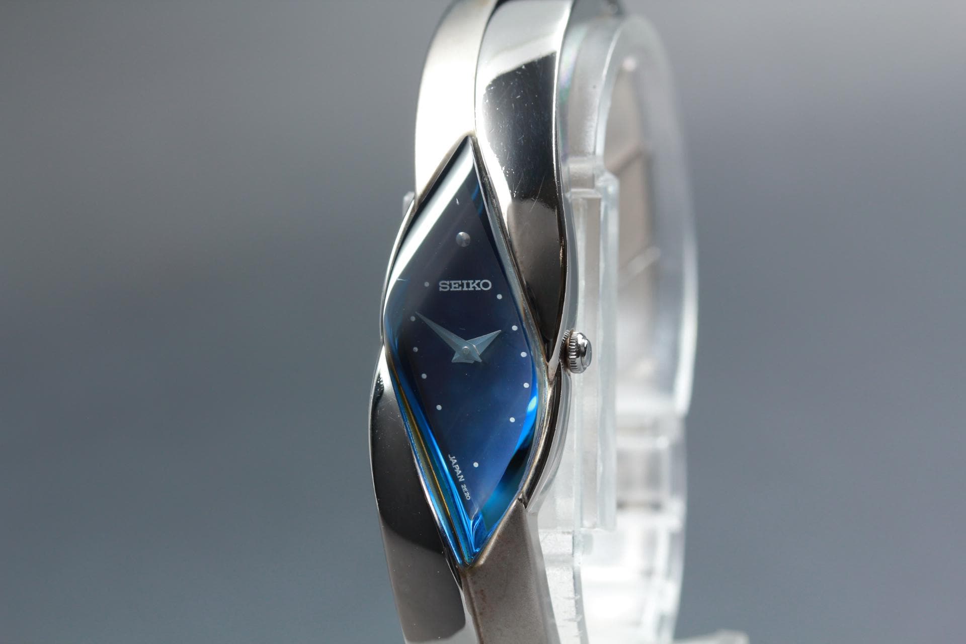 ✨SEIKO✨セイコー✨2E20-753A✨ネイビー文字盤✨クォーツ✨腕時計