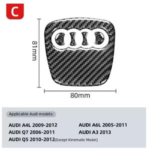 Könnte beinhalten: Autoemblem mit Karbonfasermuster und Audi-Logo, 80 mm breit und 81 mm hoch. Das Emblem ist schwarz und grau mit weißem Audi-Logo. Anwendbare Audi-Modelle sind unter dem Emblem aufgeführt.