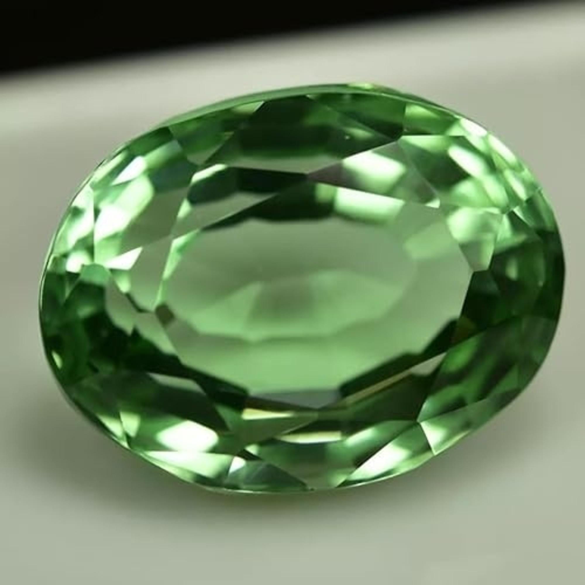 Paire d'émeraudes zambiennes vertes feu naturel certifiées GTL 0,85 ct