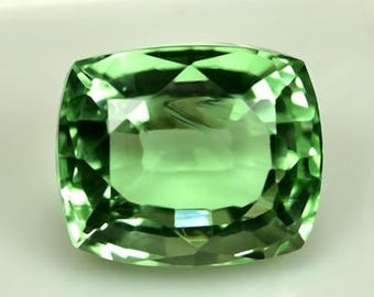 Natural Colombian Emerald Gemstone: 10 ct Cushion Cut, GIE Certified