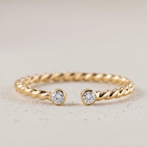 Anillo de moissanita de oro macizo de 14 quilates: banda ajustable con un delicado giro