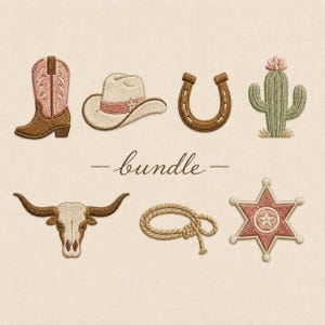 Puede incluir: Un conjunto de diseños de bordado que incluye una bota de vaquero rosa y marrón, un sombrero de vaquero crema, una herradura marrón, un cactus verde, un cráneo de longhorn, una cuerda enrollada y una insignia de sheriff en forma de estrella rosa.