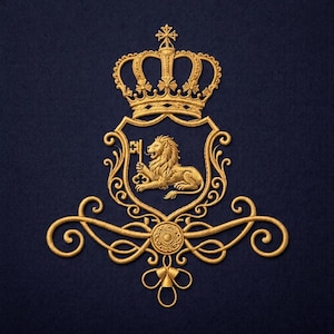 Puede incluir: Escudo bordado en oro sobre fondo azul marino. El escudo presenta un león sosteniendo una llave, una corona y adornos ornamentados. El diseño es detallado y elegante, adecuado para ropa o decoración.