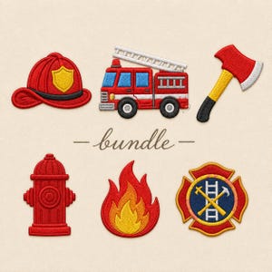 Pode incluir: Um conjunto de seis emblemas bordados com um capacete de bombeiro vermelho com escudo amarelo, um camião de bombeiros vermelho com escada branca, um machado vermelho com cabo amarelo, um marco de incêndio vermelho, uma chama e um distintivo.