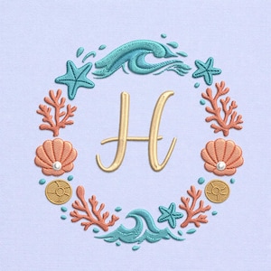Havsmonogram Initial Broderidesign Kustkrans Snäckskal Korallvåg Marint Dekorativt Mönster