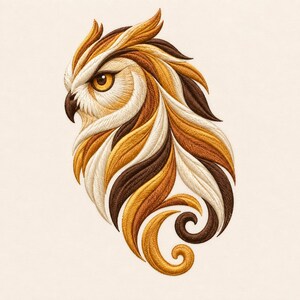 Puede incluir: Un diseño bordado de la cabeza y el cuello de un búho con plumas superpuestas en tonos crema, amarillo dorado, cobre y marrón oscuro. El búho tiene un pico oscuro y afilado y un ojo amarillo brillante con pupila negra, hecho en hilo.