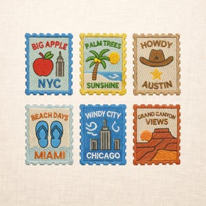 Può includere: Toppe ricamate con design a francobollo. Ogni toppa presenta una diversa città o tema degli Stati Uniti: Big Apple NYC, Palm Trees Sunshine, Howdy Austin, Beach Days Miami, Windy City Chicago e Grand Canyon Views.