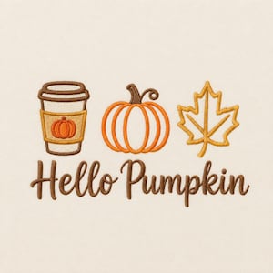 Könnte beinhalten: Ein Stickmuster mit einem braunen Kaffeebecher mit kleinem orangefarbenen Kürbissymbol, einem großen orangefarbenen Kürbis und einem goldenen Ahornblatt. Darunter steht der Text Hello Pumpkin in brauner Schreibschrift auf cremefarbenem Grund.