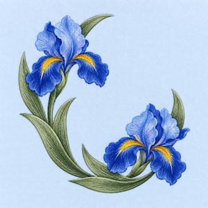 Pode incluir: Um design de bordado apresentando duas flores de íris azul vibrante com centros amarelos e folhas verdes, dispostas em uma composição curva em forma de meia-lua sobre um fundo de tecido azul claro com textura de trama visível.