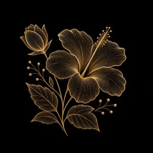 Op de afbeelding: Gedetailleerde goudkleurige bloemenillustratie op een zwarte achtergrond. Het ontwerp toont een grote hibiscusbloem, een gesloten knop, bladeren en kleine besachtige accenten. Het kunstwerk is uitgevoerd met fijne lijnen, wat een delicate en elegante esthetiek creëert.