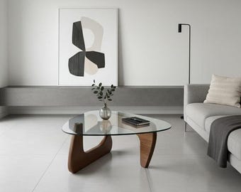 Moderne notenhouten salontafel, asymmetrisch blad van gehard glas