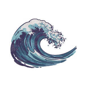 Puede incluir: Diseño bordado de una gran ola oceánica en tonos azules y blancos sobre un fondo blanco. La ola está representada de forma estilizada y artística, con intrincados detalles en la cresta y el rizo.