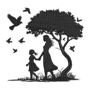 Può includere: Una silhouette nera di una madre e un bambino che camminano mano nella mano sotto un albero, con uccelli in volo. L'immagine è un design semplice ed elegante, perfetto per ricami o decorazioni murali.