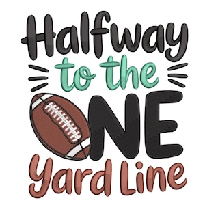 Op de afbeelding: Een digitaal ontwerp met de tekst "Halfway to the One Yard Line" in zwart, teal en bruin. Een bruine voetbal met witte veters is ook in het ontwerp opgenomen. Het ontwerp staat op een witte achtergrond.