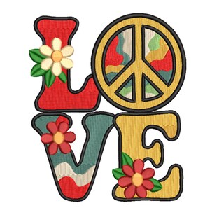 Puede incluir: Un parche bordado con la palabra LOVE en letras de bloque gruesas. La L es roja con una flor blanca, la O es un signo de paz amarillo con fondo multicolor, la V tiene un patrón ondulado y la E es amarilla con una flor roja.