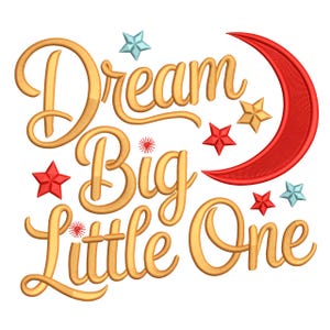 Op de afbeelding: Geborduurd ontwerp met de woorden "Dream Big Little One" in gouden letters. Het ontwerp bevat een rode halve maan, rode, gouden en blauwe sterren en kleine rode sterretjes.