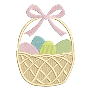 以下が含まれることがあります： パステルカラーの卵が入った刺繍イースターバスケット。バスケットはベージュで、織り模様と上部にピンクのリボンが付いています。卵はピンク、青、緑、黄色です。