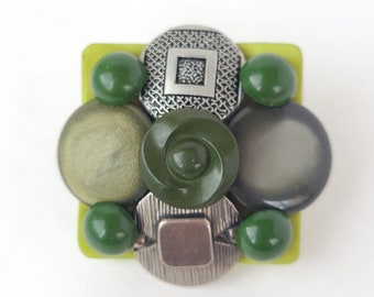 Vintage Upcycled Green Resin and Silver Button Pin / Brooch in Olive Green - Vintage Button Pin / Vintage Button Brooch