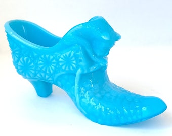 chaussure de pantoufle de verre de lait bleu LE Smith vintage avec tête de chat - verre vintage / verre de lait vintage / chaussure de verre / pantoufle de verre