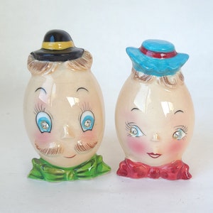 Mister and Mrs Egg Salt and Pepper Shakers 042 - PY Miyao - Vintage Anthropomorphic / Kitschy Kitchen