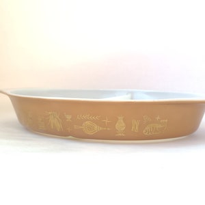 Pyrex Early American 1 1/2 Quart Divided Casserole Dish - Vintage Seventies Baking Dish