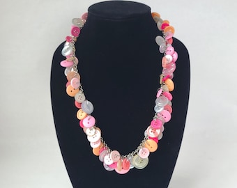 Upcycled Vintage Knopf Kette: Pink & Weiss Statement Schmuck