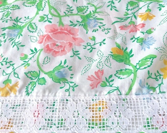 vintage Floral Twin Flat Sheet and Pillowcases with Lace Trim - Made by JC Penney - vintage Sheet Set / vintage Bedding