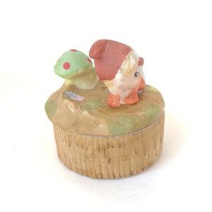 Vintage Homco Elf and Mushroom Box 5404 Bisque Porcelain Box / Vintage Kitsch / Kitschy Box / Elf Box / Vintage Elf / Vintage Pixie image 6