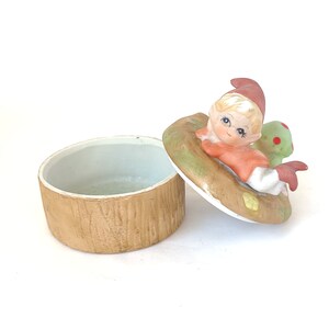 Vintage Homco Elf and Mushroom Box 5404 Bisque Porcelain Box / Vintage Kitsch / Kitschy Box / Elf Box / Vintage Elf / Vintage Pixie image 7