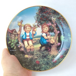 Vintage 1989 M.I Hummel Apple Tree Boy and Girl Collectible Plate From The Little Companions Collection Hummel Plate / Kitschy Cute image 2