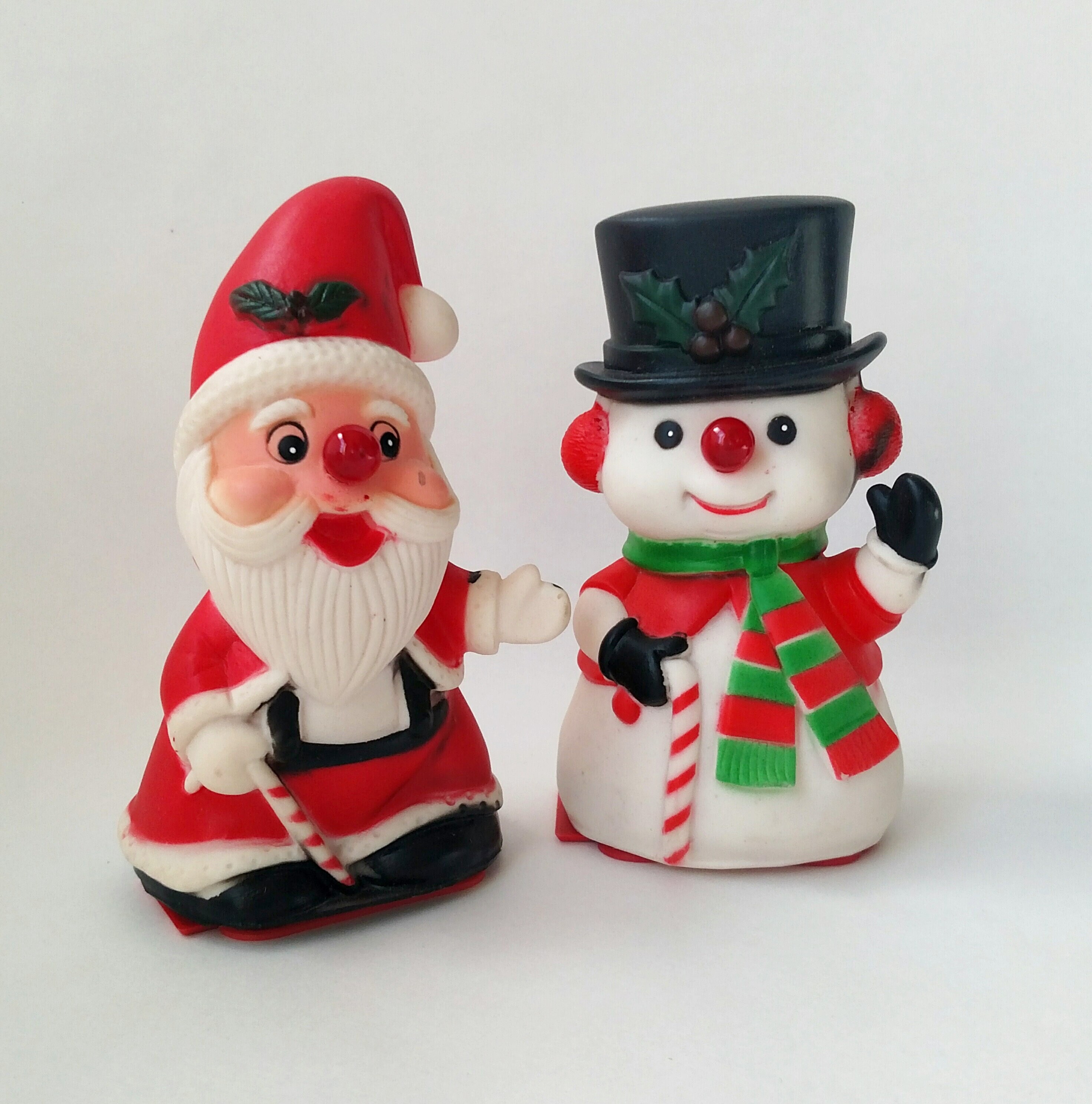 Set of 2 Vintage Plastic Christmas Figurines Santa Claus and Frosty The