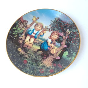 Vintage 1989 M.I Hummel Apple Tree Boy and Girl Collectible Plate From The Little Companions Collection Hummel Plate / Kitschy Cute image 3