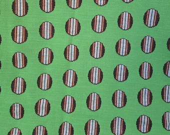 幾何学模様のドットプリントが施されたヴィンテージグリーンニット生地 - 50 x 33インチ