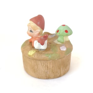 Vintage Homco Elf and Mushroom Box 5404 Bisque Porcelain Box / Vintage Kitsch / Kitschy Box / Elf Box / Vintage Elf / Vintage Pixie image 3