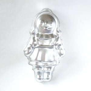 Doll Cake Pan by Wilton - 1971 - Vintage Baking Supplies / Kitschy Kitchen