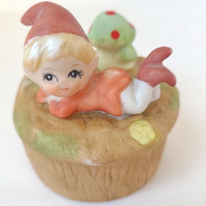 Vintage Homco Elf and Mushroom Box 5404 Bisque Porcelain Box / Vintage Kitsch / Kitschy Box / Elf Box / Vintage Elf / Vintage Pixie image 2