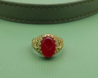 Vintage Red Stone Ring, Gold Tone Statement Ring, Oval Cabochon Ring, Antique Style Jewelry, Gothic Ring, Unisex Ring, Gift for Him Her
