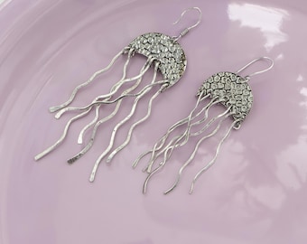 Pendientes colgantes de medusas, joyería de plata inspirada en el océano, pendientes de festival hechos a mano, pendientes colgantes de vida marina bohemios, regalo para ella