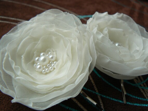 Items similar to Ivory Wedding Bridal Flower Hair Clips - Set of 2 ...