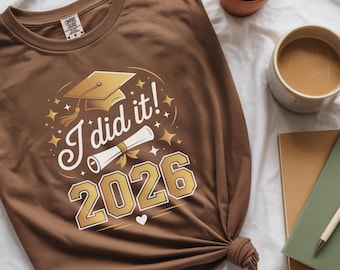 「I Did It 2026」シャツ、面白い卒業Tシャツ、コンフォートカラーズ卒業Tシャツ、2026年卒業生へのギフト、2026年卒業生シャツ、卒業式衣装