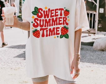 スイートサマータイムシャツ、ストロベリーサマーTシャツ（レディース）、レトロサマーTシャツ、コンフォートカラーズダークサマーシャツ、彼女へのかわいい夏のギフト
