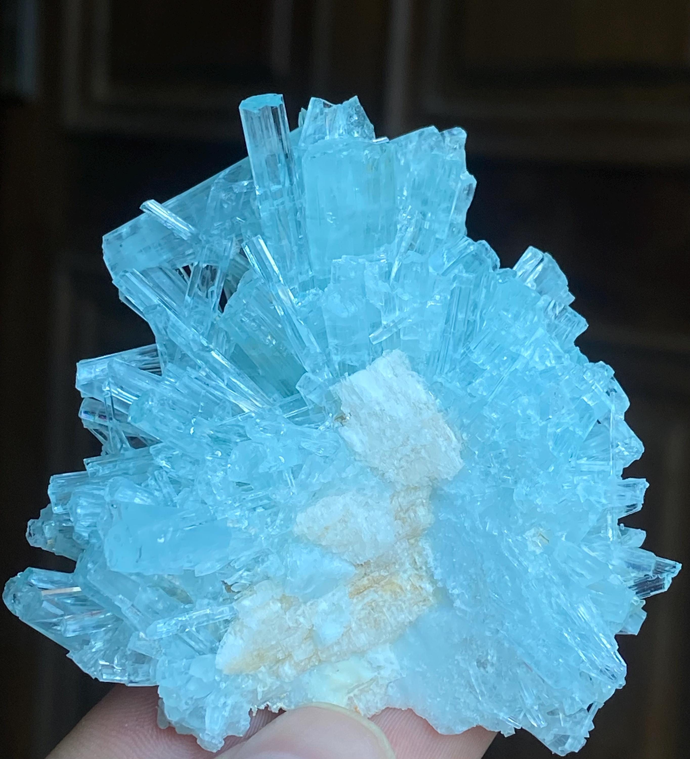 アクアマリン標本：スカイブルーベリル結晶（77.7 g） - Etsy 日本