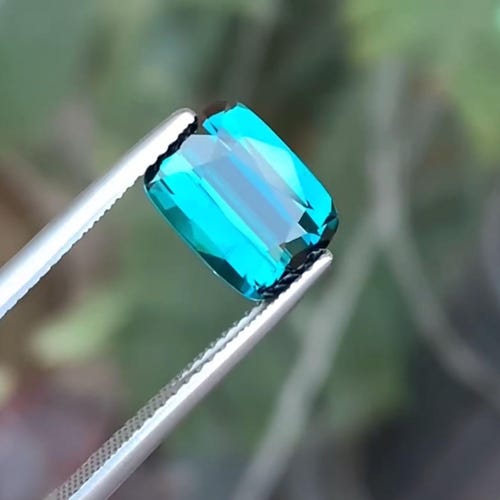 アクアマリン標本：スカイブルーベリル結晶（77.7 g） - Etsy 日本